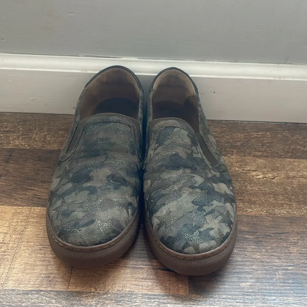 Trask Lillian Camo Metallic Perforated Slip - Image 3