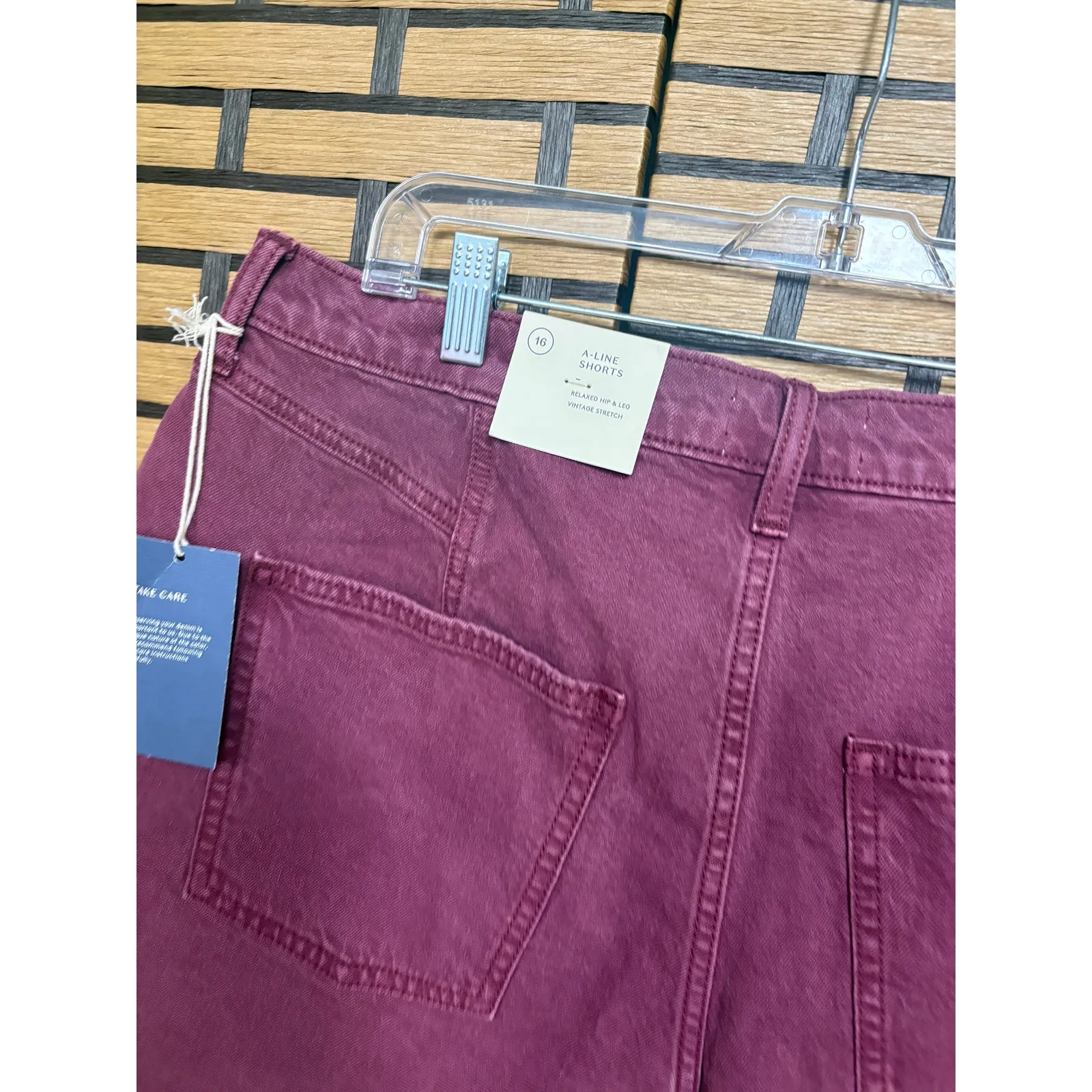 Universal Threads Burgundy High Rise Midi Shorts Size 16 - Image 5