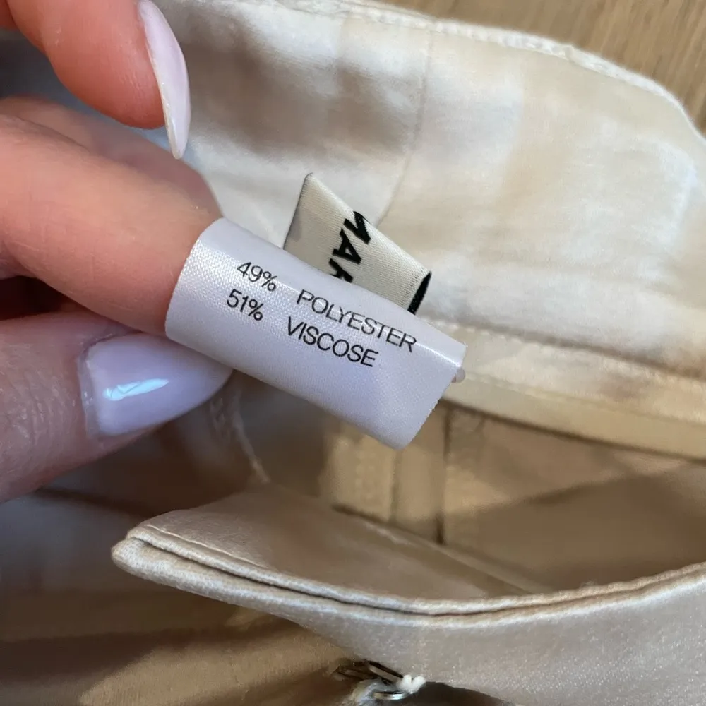 Pixie Market pleated off white high waisted shorts XS - Image 5