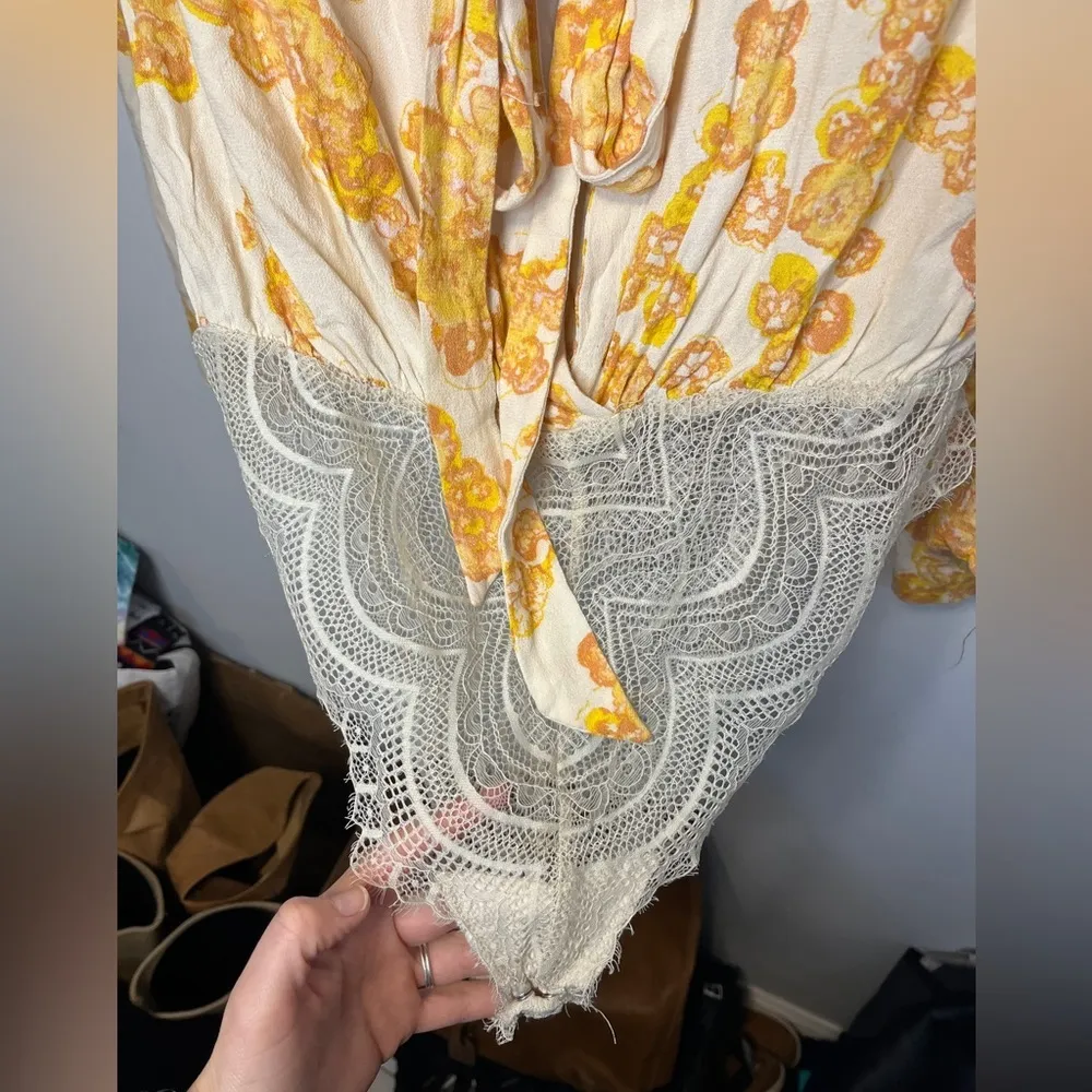 FREE People Forties Feels Floral Tie Neck Lace Detail Bodysuit Sz M - Image 8