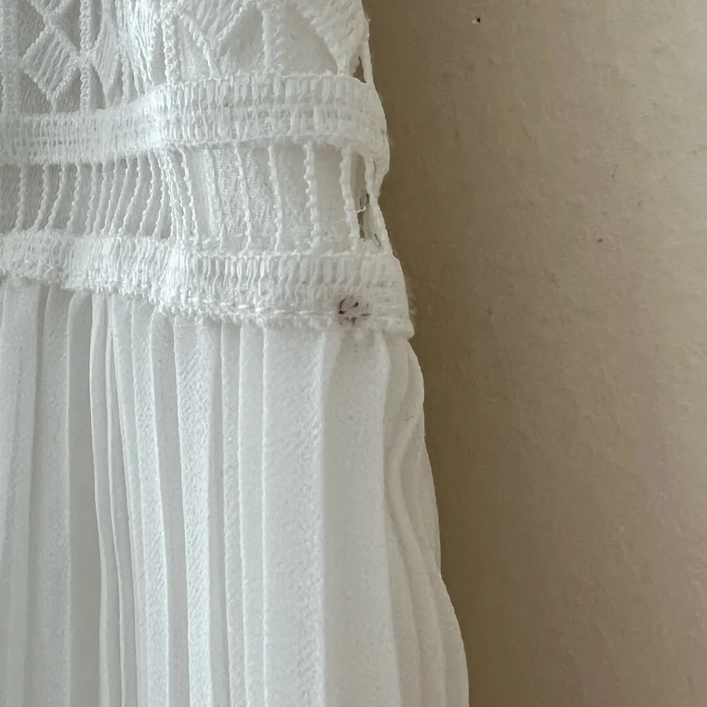 Ali & Jay  white flowy pleated mini shorts size small‎ - Image 5