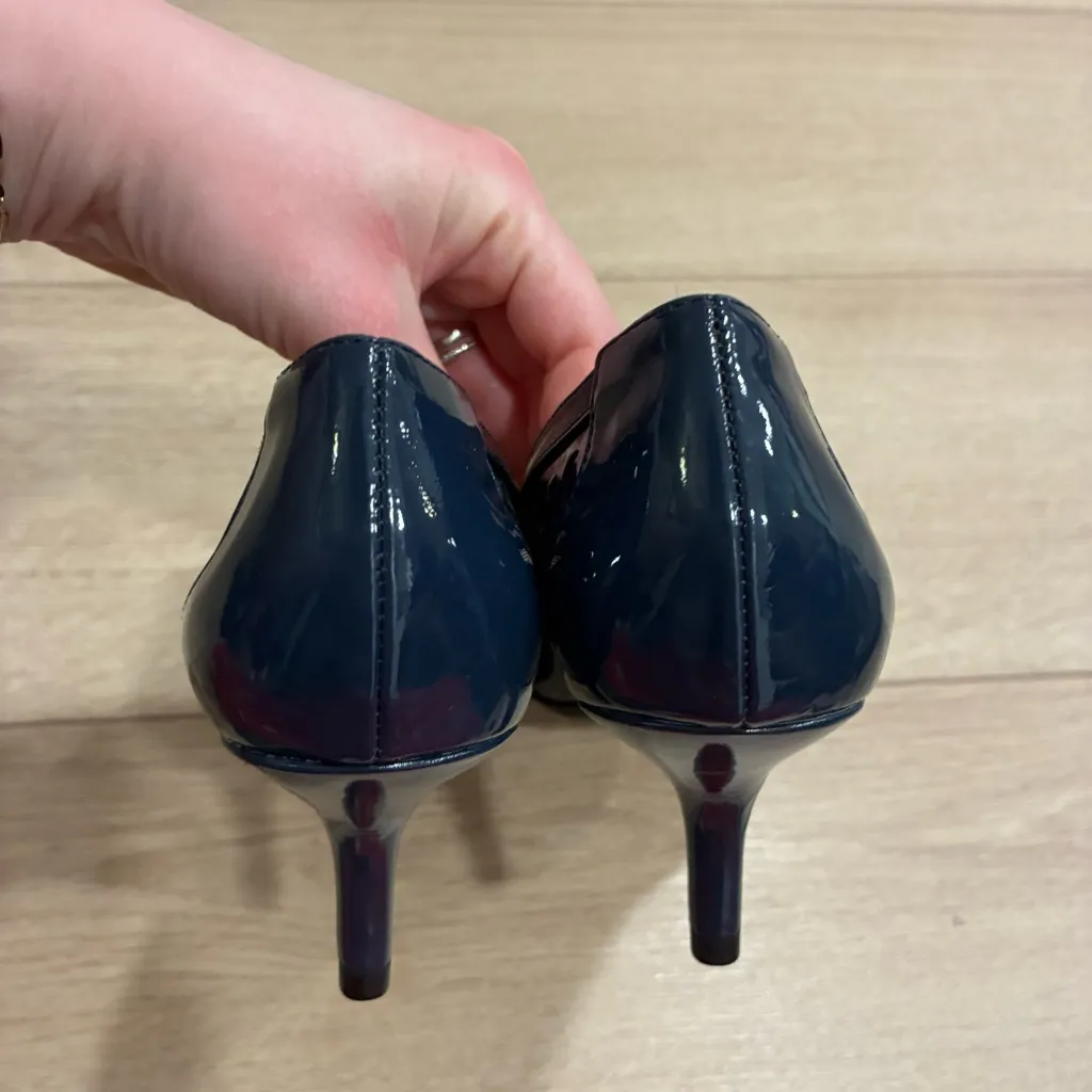 NEW J. Renee Halinatoo Women’s Patent Leather Navy Pointed Heel Pump Size 7.5 Blue - Image 6