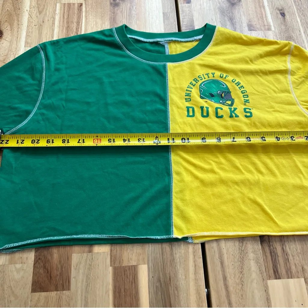 University of Oregon Ducks Half & Half Cropped Tee Green Yellow Women’s Size undefined - Image 5