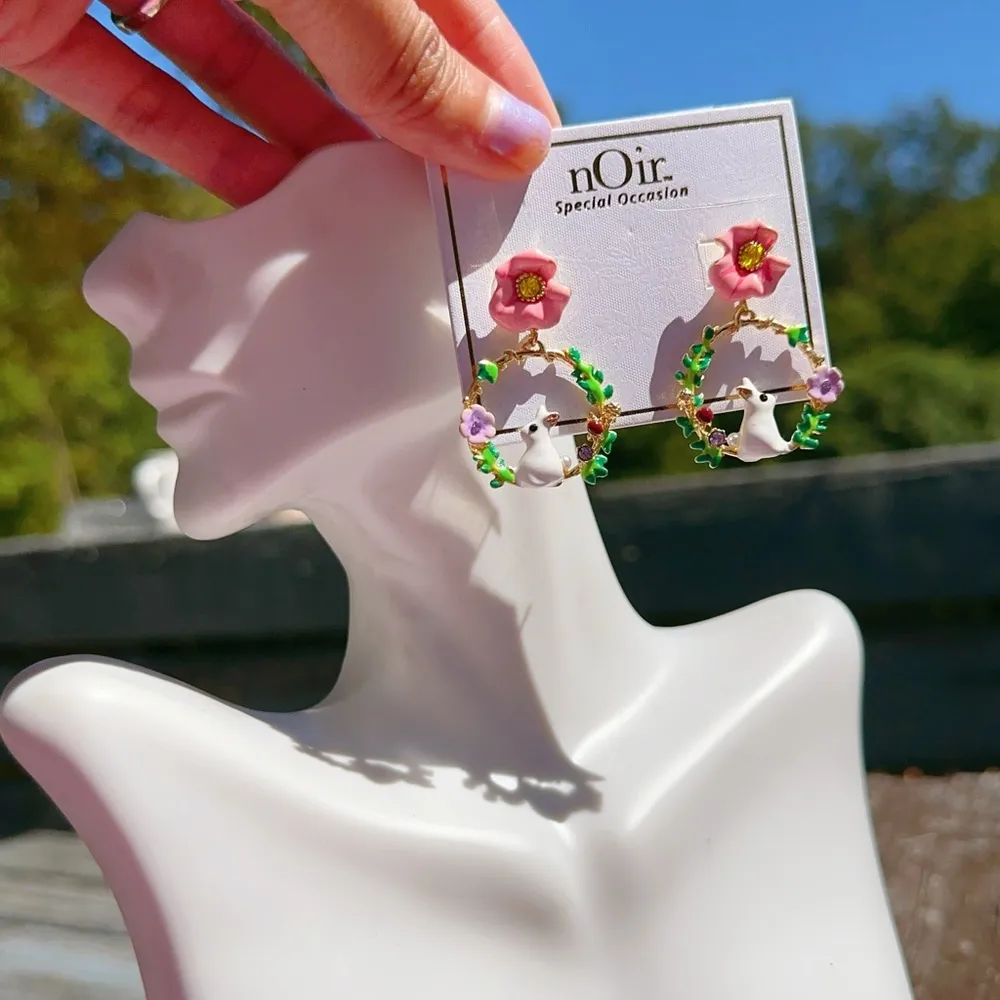 Noir pink flower green circle eastern bunny 🐇 gold tone drop earrings - Image 2