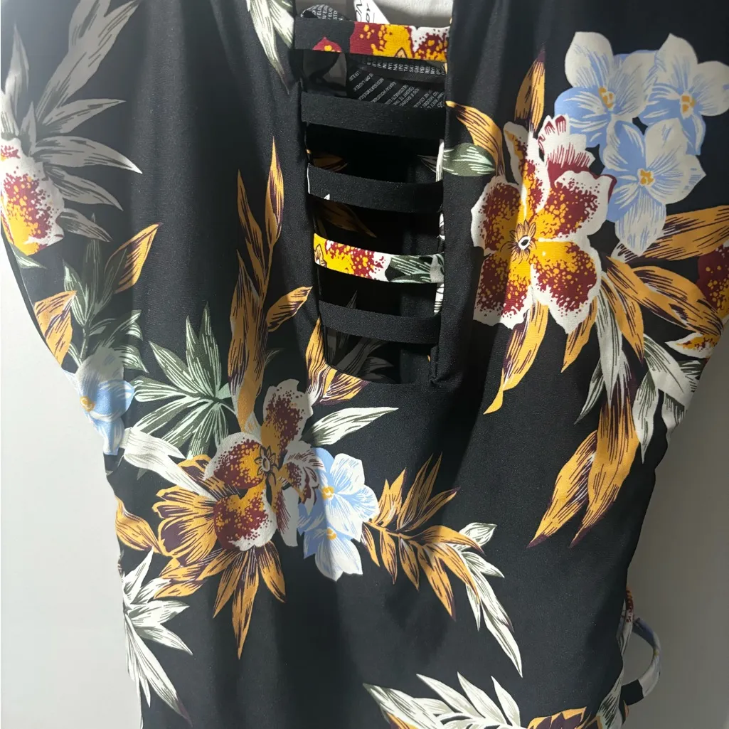 NWT VOLCOM TROPAKILL XS Floral black cutout, cheeky, tropical one piece sexy - Image 6