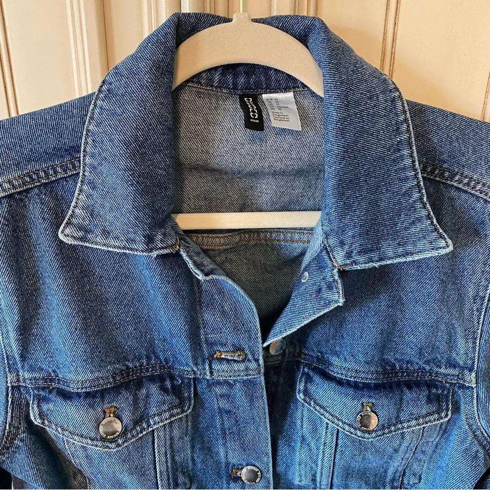 Women’s H&M Button Up Divided Medium Blue Denim Jean Jacket Sz10 NWOT - Image 3