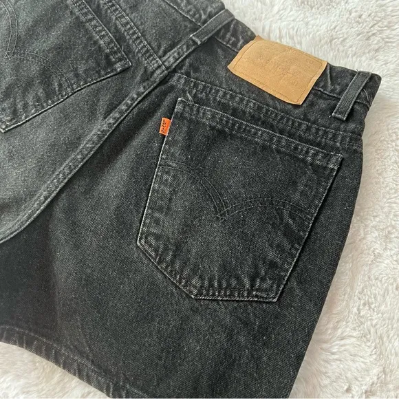 VINTAGE 90s Orange Tab Levi’s Slim Fit Shorts Black Jean Shorts - Image 2