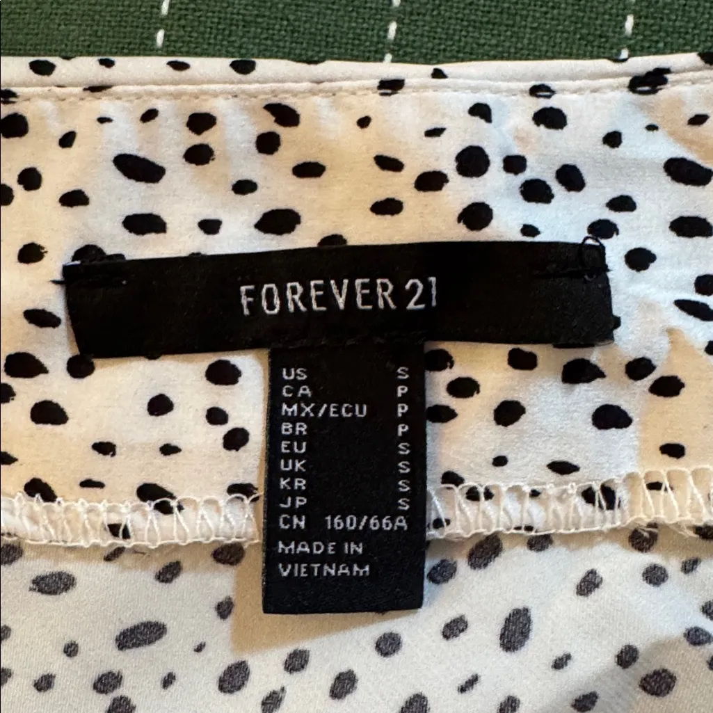 Women’s Cheetah Print Skirt with Slit White/Black Side Zipper Size Small - Image 4