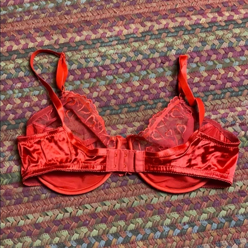 VINTAGE RED HEART MESH VICTORIAS SECRET UNDERWIRE BRA Size undefined - Image 6