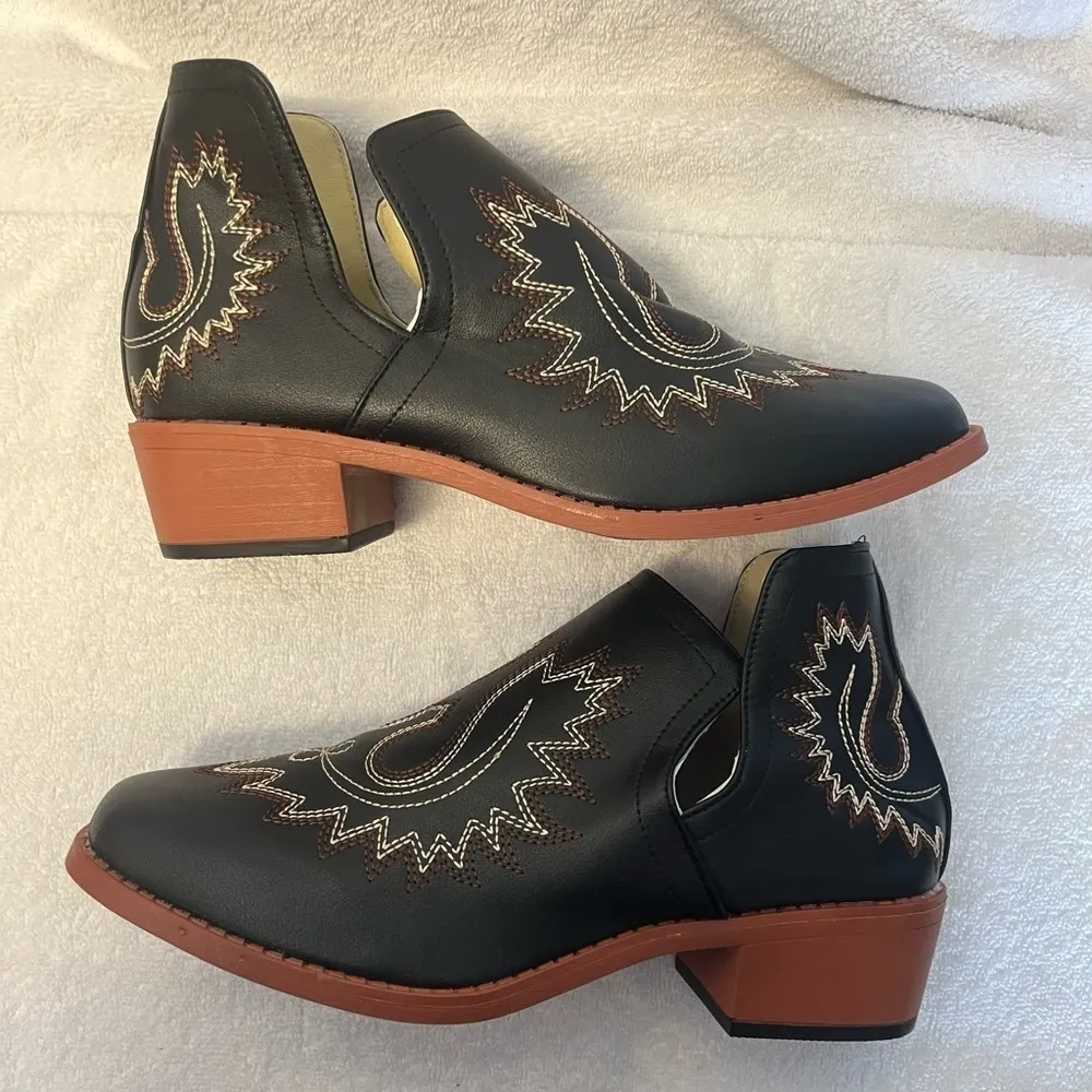 Black Western Ankle Booties Embroidered Pointed Toe Block Heel Cowgirl Boots NWT Size 8.5 - Image 5