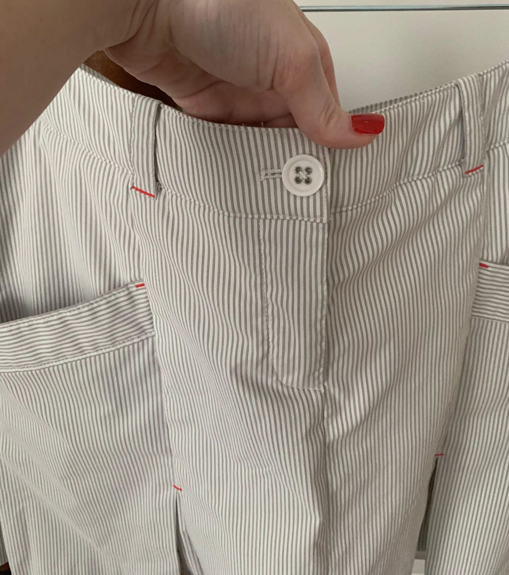 Striped and Pleated Gold Skirt - Image 7