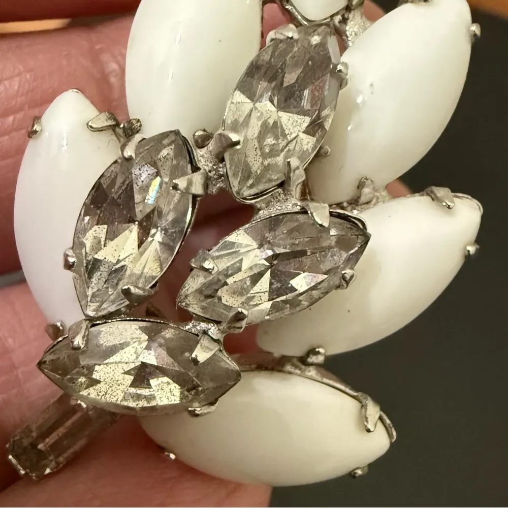 Vintage Unsigned Juliana? White Milk Glass Silver - Image 7