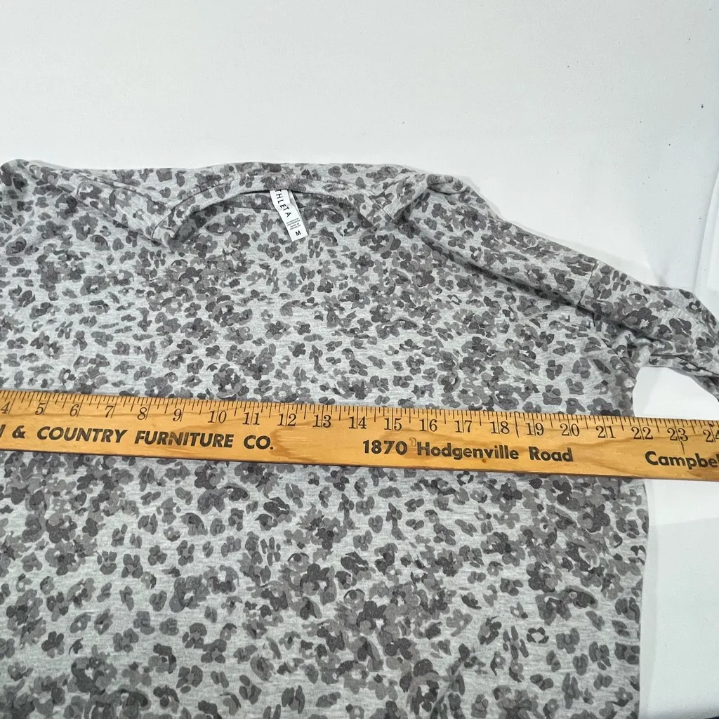 ATHLETA STUDIO TO STREET SPLATTER SWEATSHIRT ANIMAL PATTERN SZ M GRAY‎ PREOWNED - Image 8