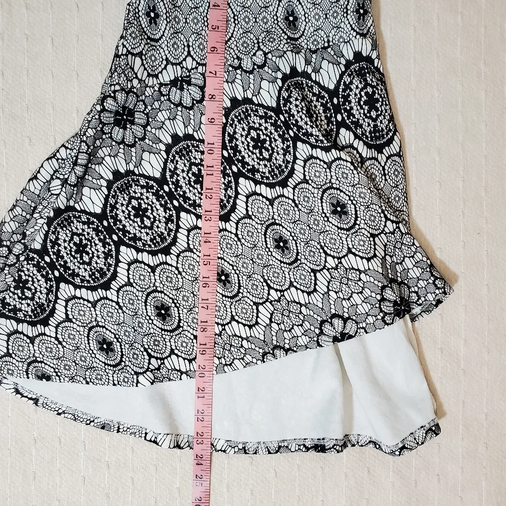 Torrid Women's Bonded Lace Hi-Low Skater Black & White Skirt. Size: 2‎ - Image 5