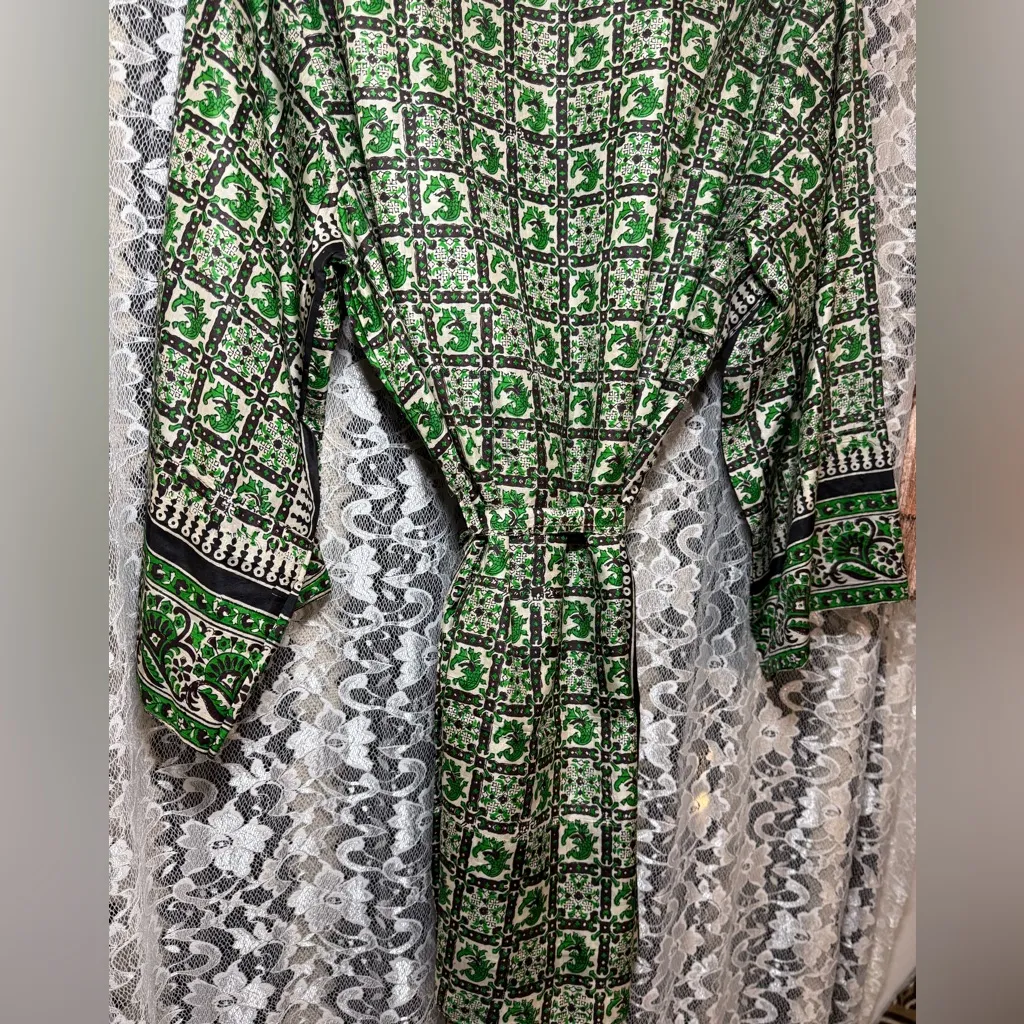 100% silk Green Black Patterned Kimono robe duster worn once looks new Size undefined - Image 13