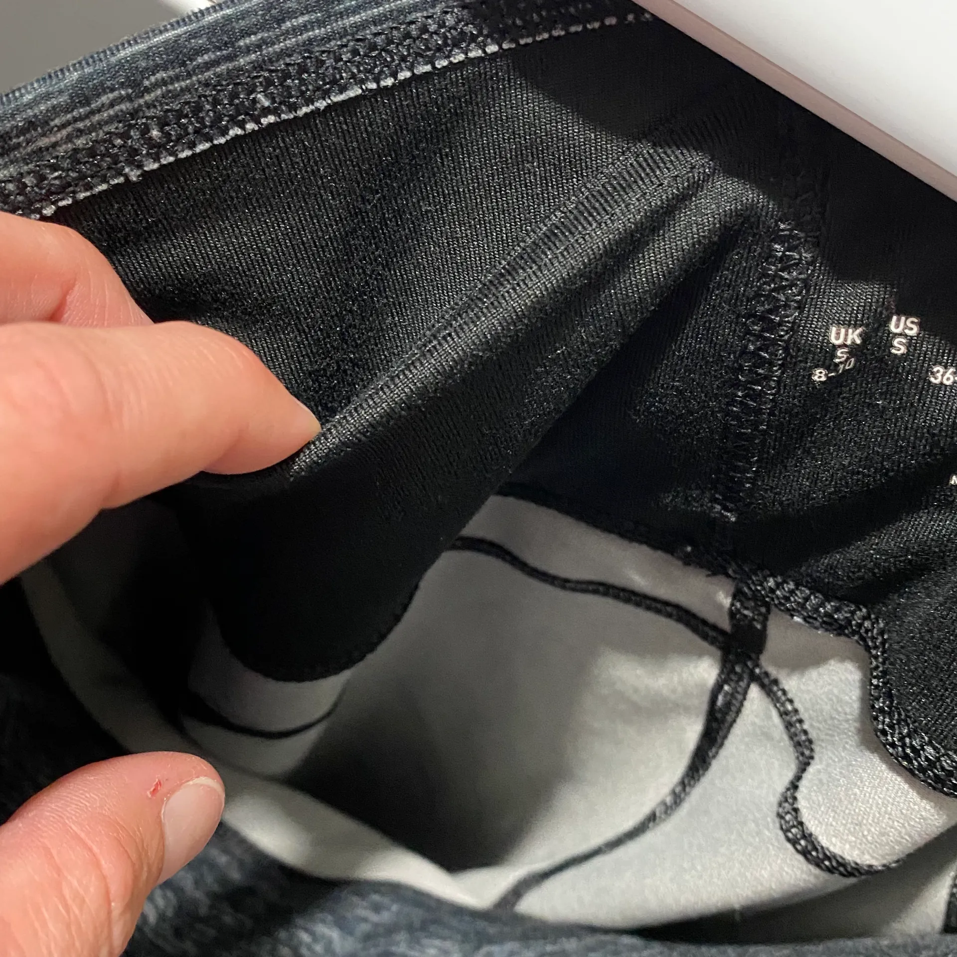 Adidas Mid Rise Performer 3/4 Capri Leggings Small - Image 6