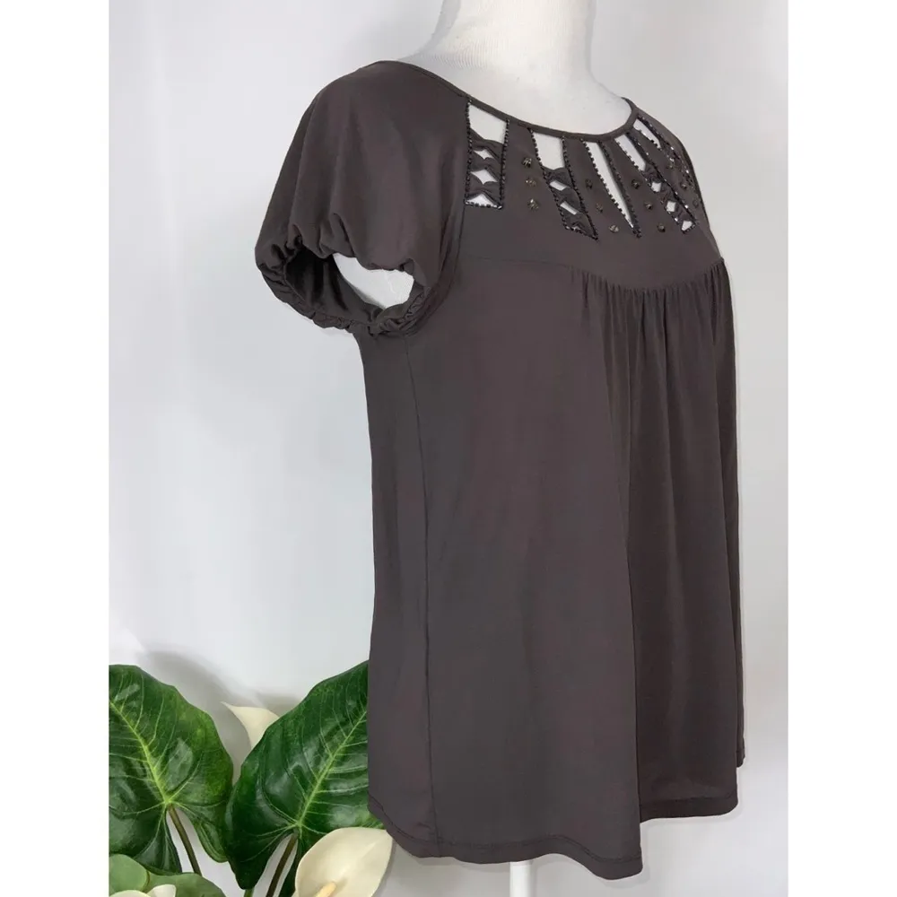 BCBGMAXAZRIA Brownish Gray Short Sleeve Top Bejeweled Cutouts XS - Image 5