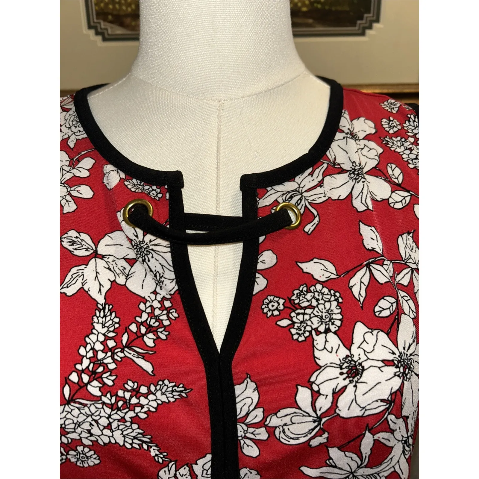 LIZ CLAIBORNE Career Med Liquid Jersey Top Red Floral Stretch Beach Resort Vacay - Image 2