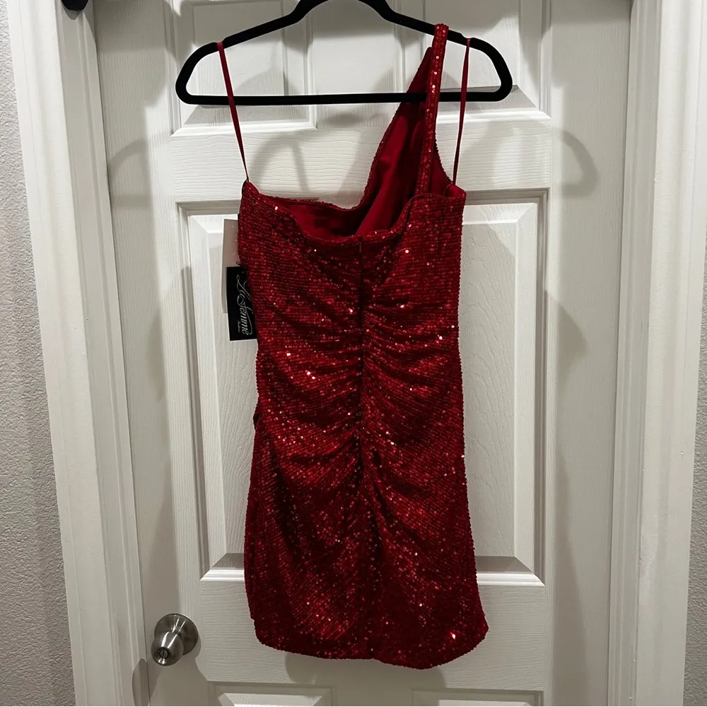 NWT Short One-Shoulder Sequin Homecoming Party Dress
LF-21-29631 SIZE 8 - Image 9