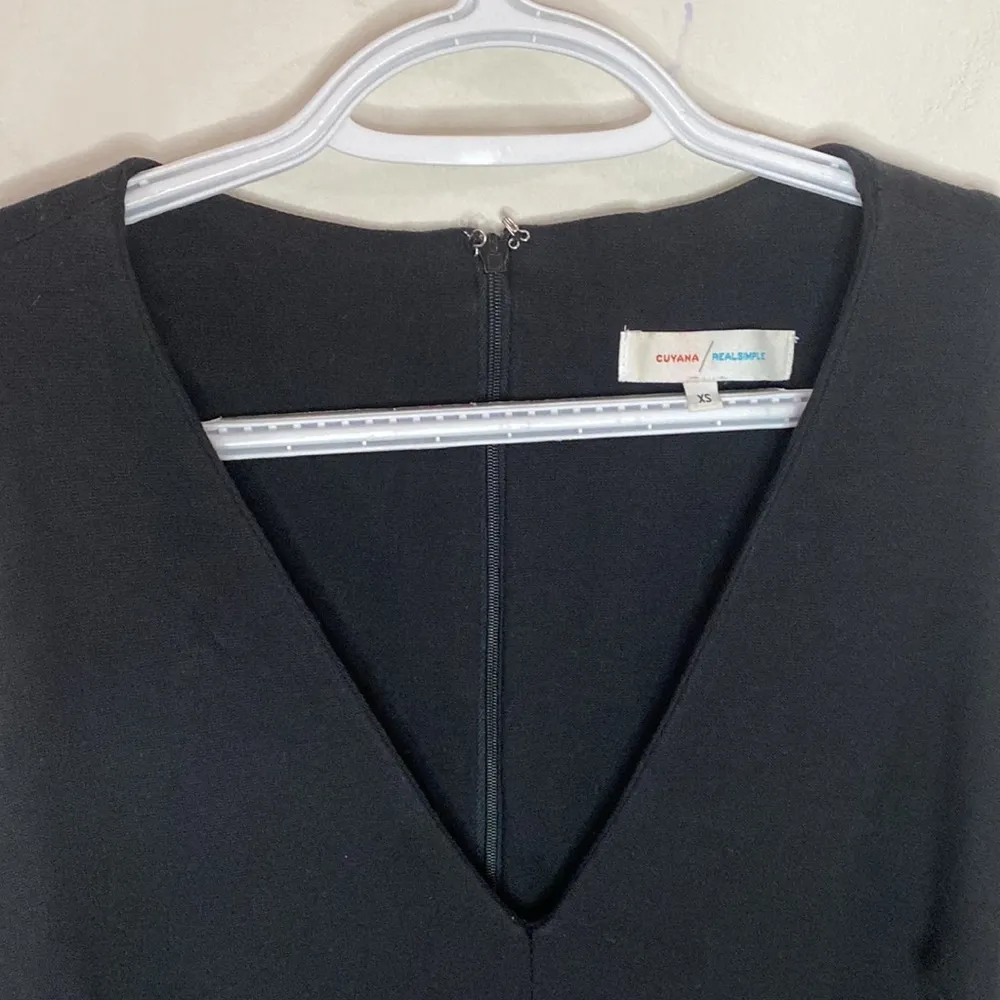 Cuyana for Real Simple v neck pocketed casual little black dress size XS - Image 6
