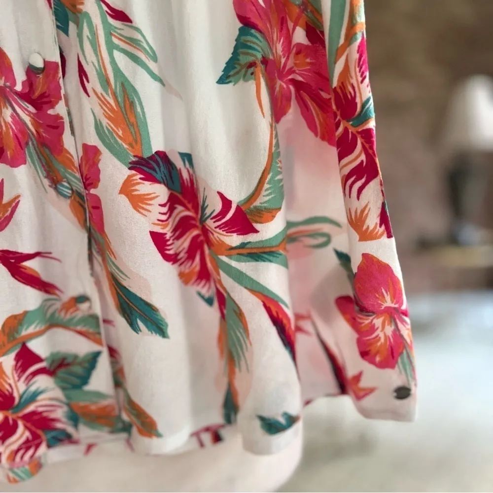 Roxy Shallow End Mini Skirt White Red Floral XS - Image 9