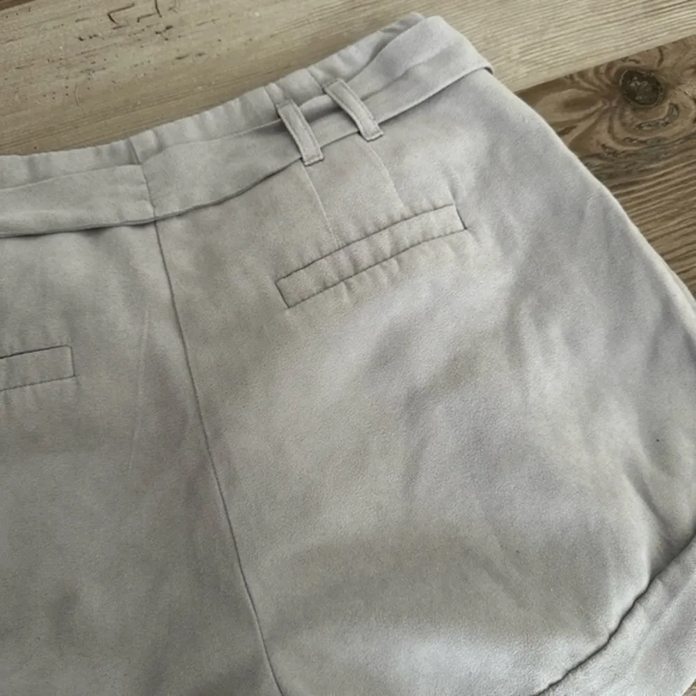 Women’s Oodji gray suede high waist shorts with material belt size xs / small - Image 7