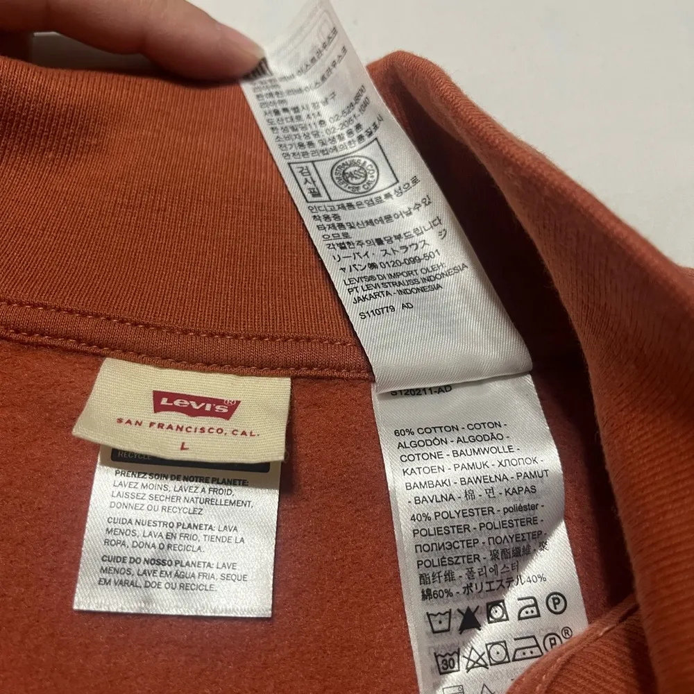 Women’s LEVI'S TOP COSMO 1/4 ZIP SWEATSHIRT Size L Baked Clay- Brown crop top - Image 3