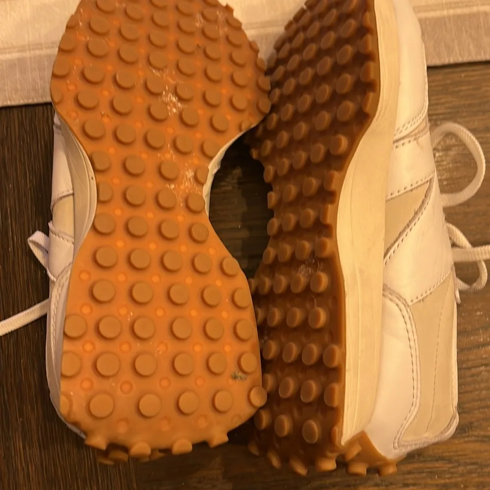 New Balance 327 - Image 4