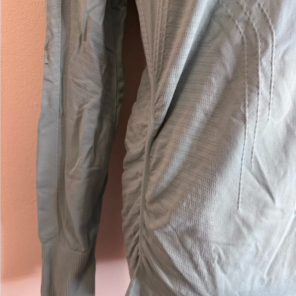 Gaiam Mint Green Yoga Ruched sides. Long sleeve. Logo on back. Sz M NWT MSRP:$50 - Image 4