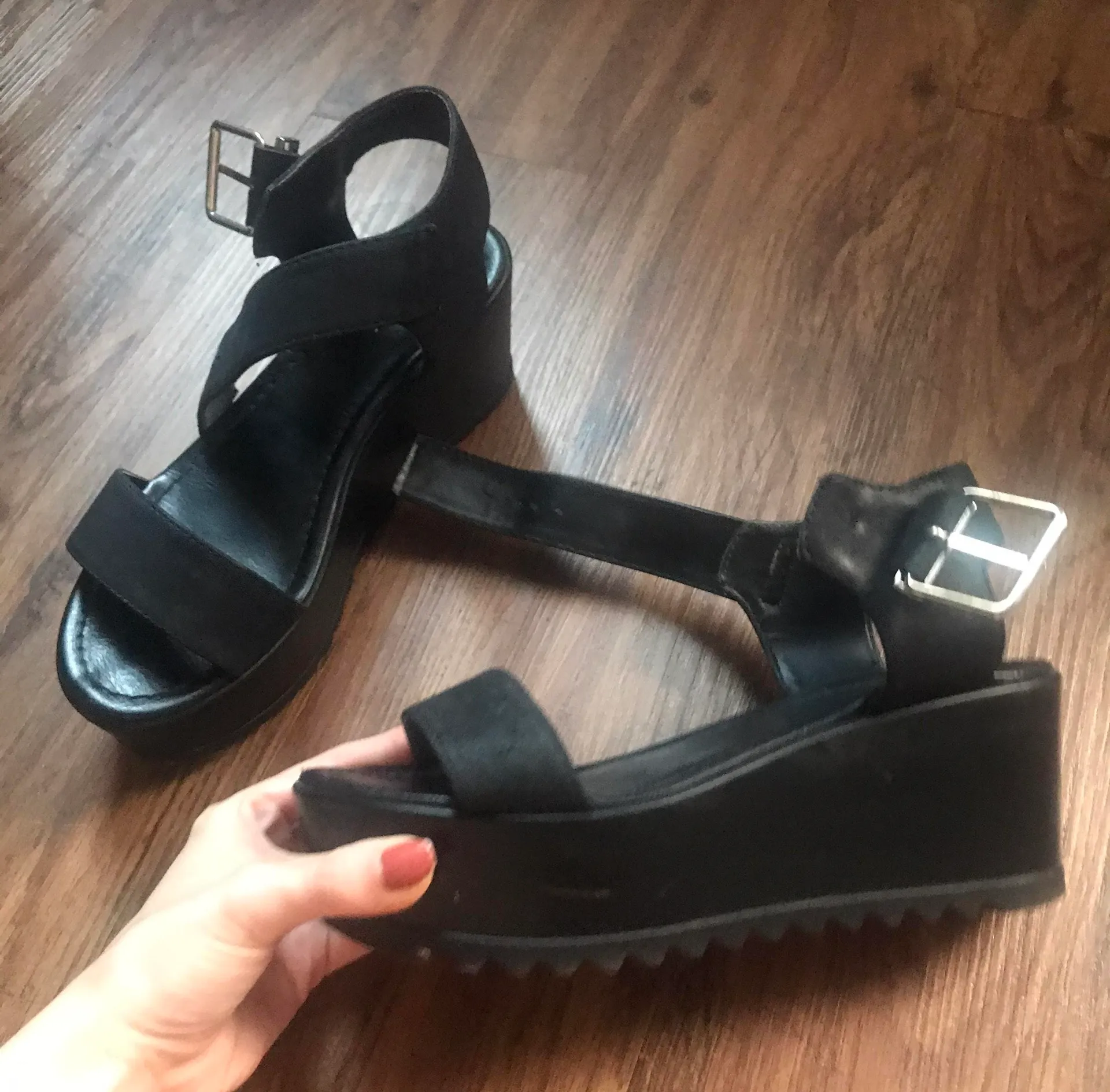 J. Adams Black Platform Sandals - Image 3