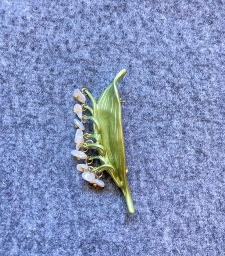 Creative Plant Leaf Pearl Brooches For Women Cute Simple Retro Irregular Jewelry - Image 2