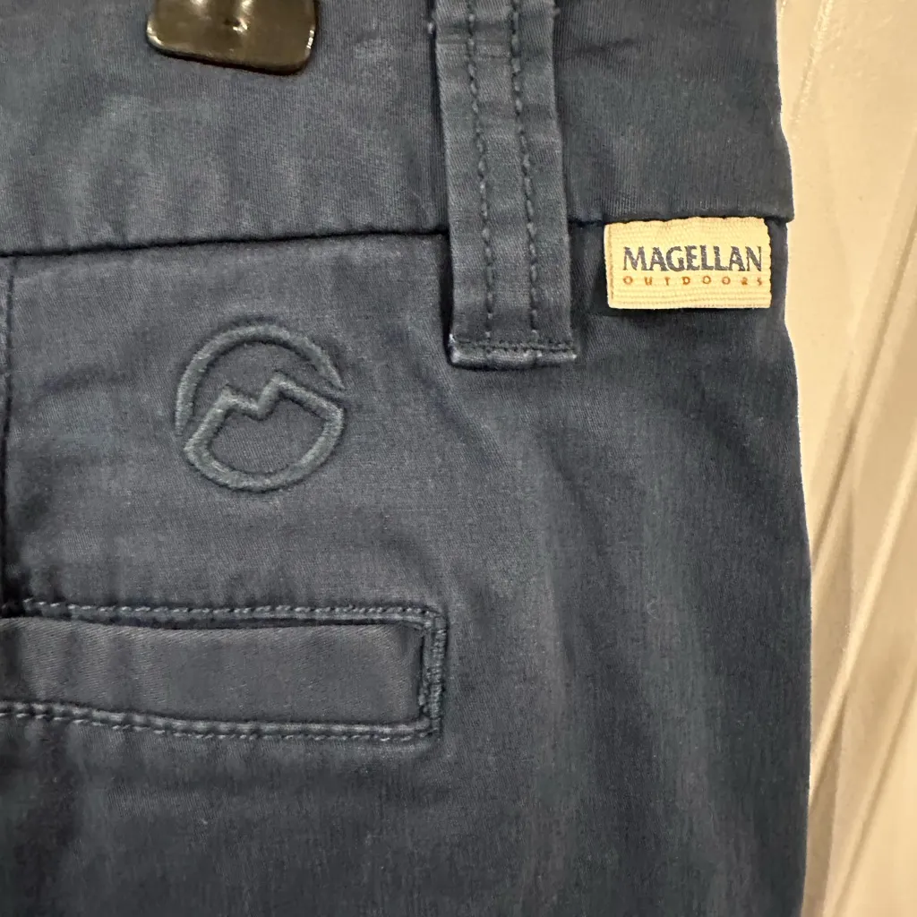 Magellan Women's Navy Blue Shorts Size 8 - Image 5