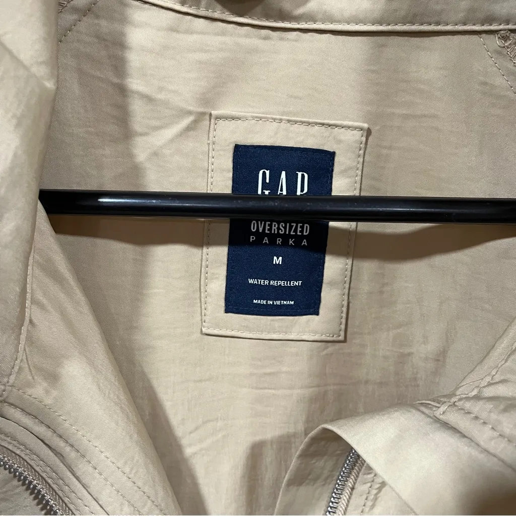 NWT Gap Beige Nylon Parka Jacket Womens oversize sizeM beige tan water repellent - Image 6