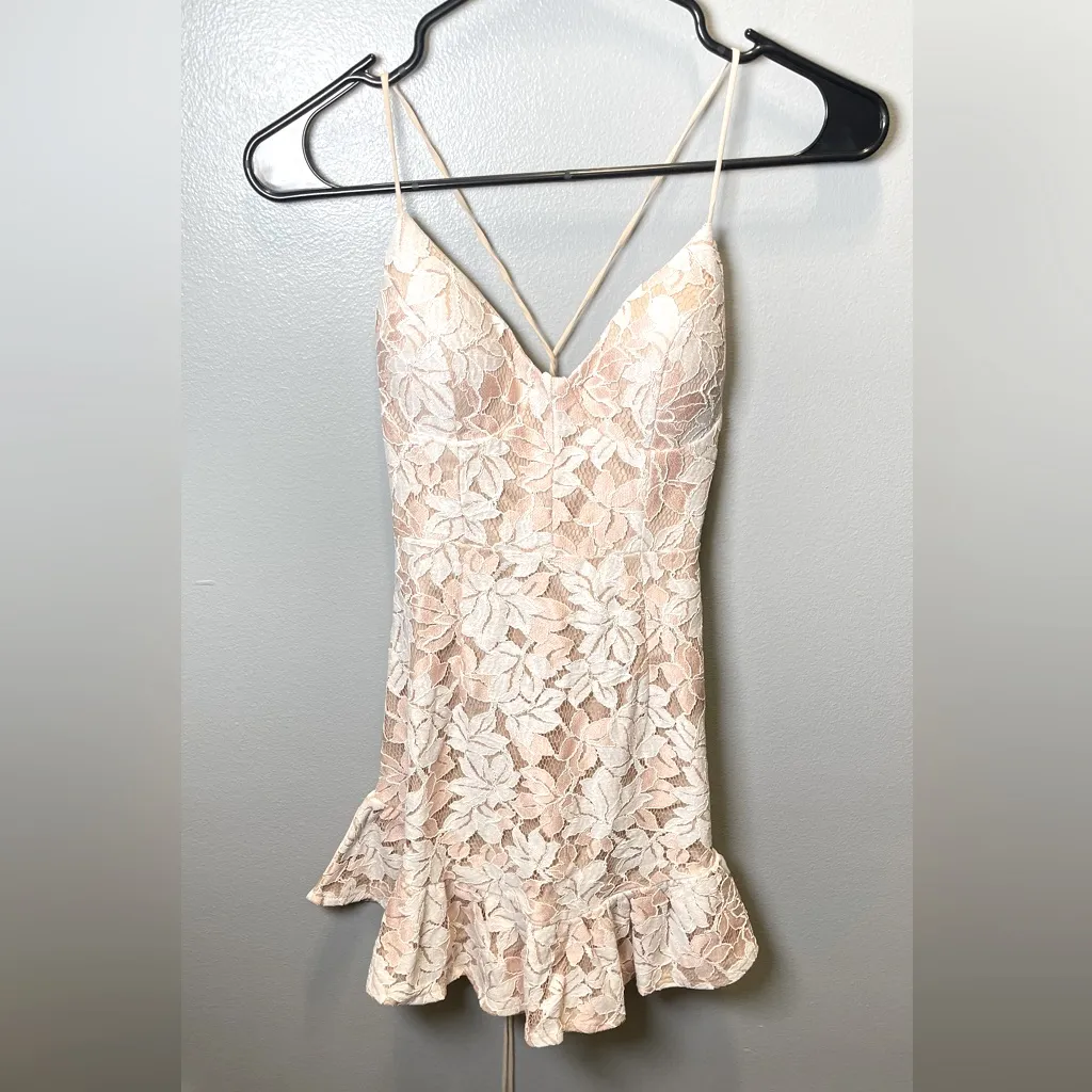 Selfie Leslie MAKE MEMORIES MOLDED BUST LACE‎ MINI DRESS WHITE/BEIGE Size XS - Image 2