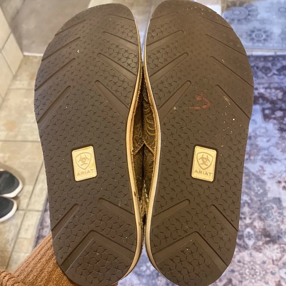 Ariat Women's Brown flower Embossed Slip-On Shoes - Image 8