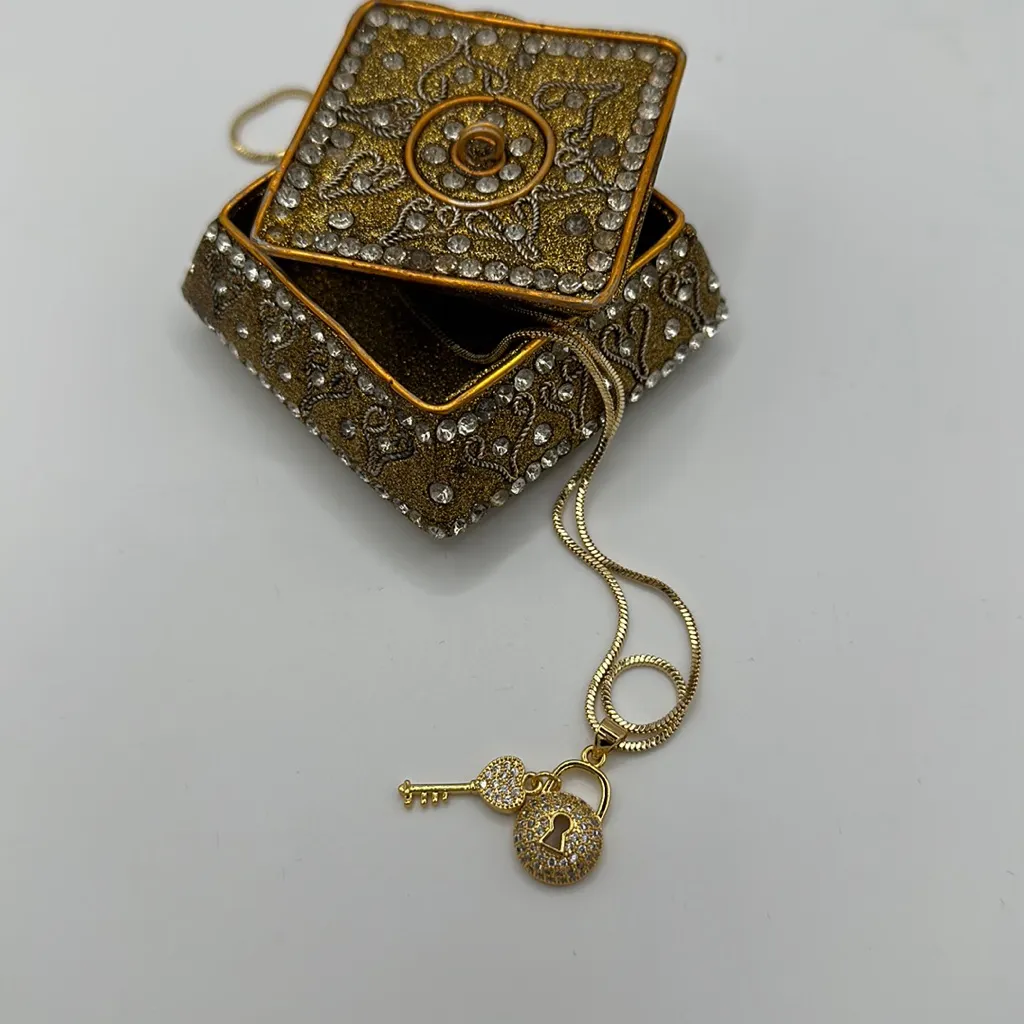 18k GF Italian Link/ Lock and Key Pendant - Image 3