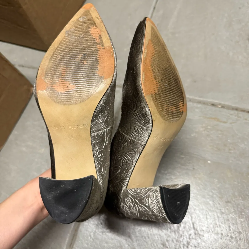 Marc Fisher Silver Crushed Velvet Damask Floral Pointy Toe Heels Pumps Size 6 - Image 5