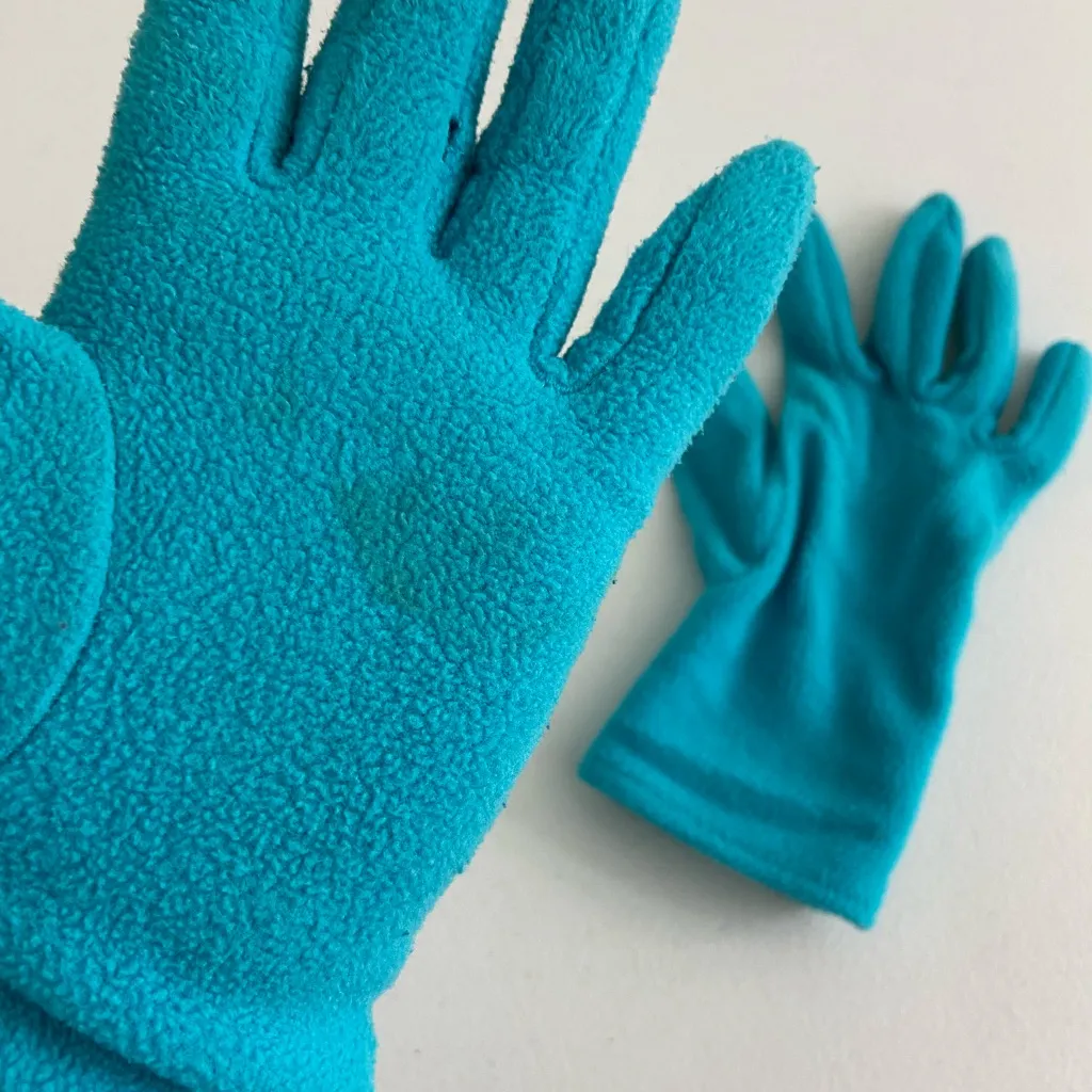 Women’s bright blue super soft warm‎ fleece winter gloves medium/large - Image 3