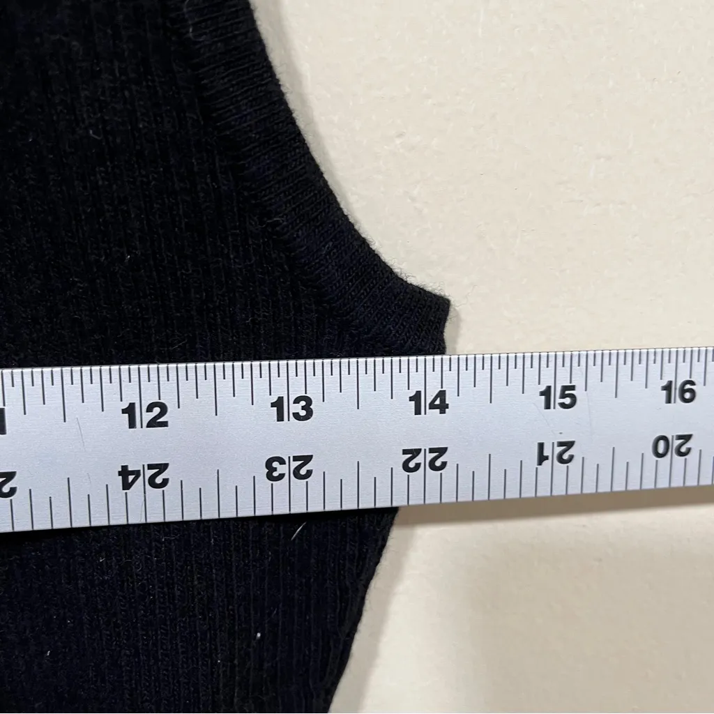 NWT Banana Republic Seamless Tank knitted muscle shirt black size M - Image 6