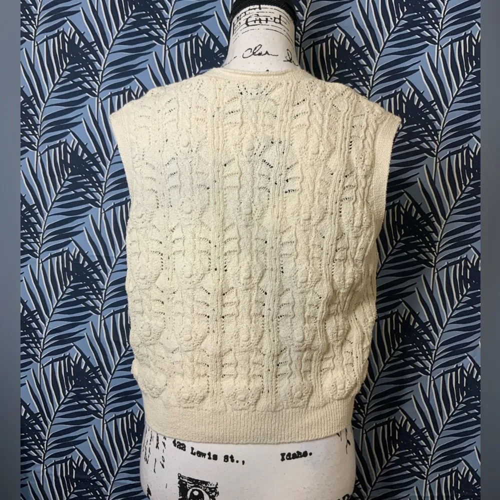 #20 EUC Zara White Knitted Sweater Vest Medium - Image 2