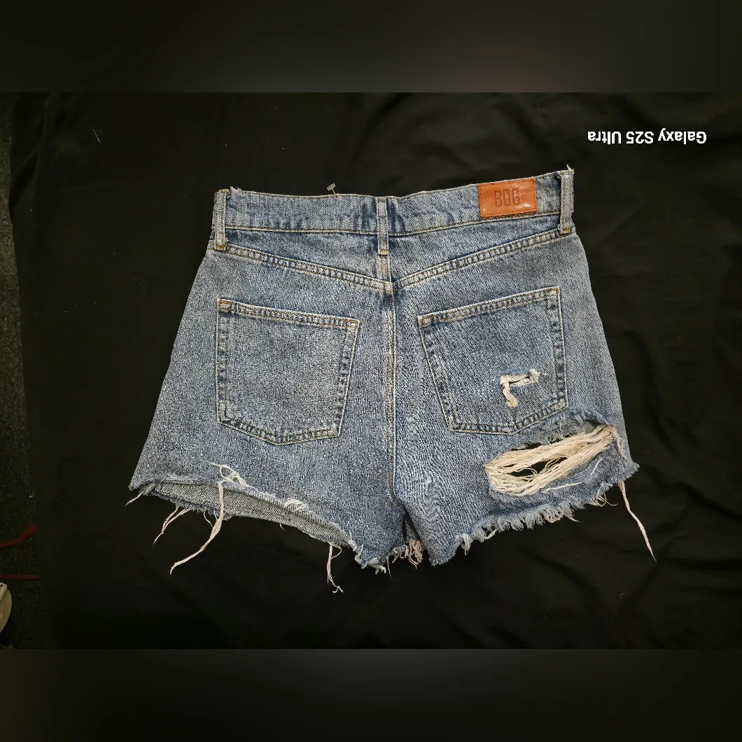 BDG Frayed Hem Blue Jean Shorts - Image 5