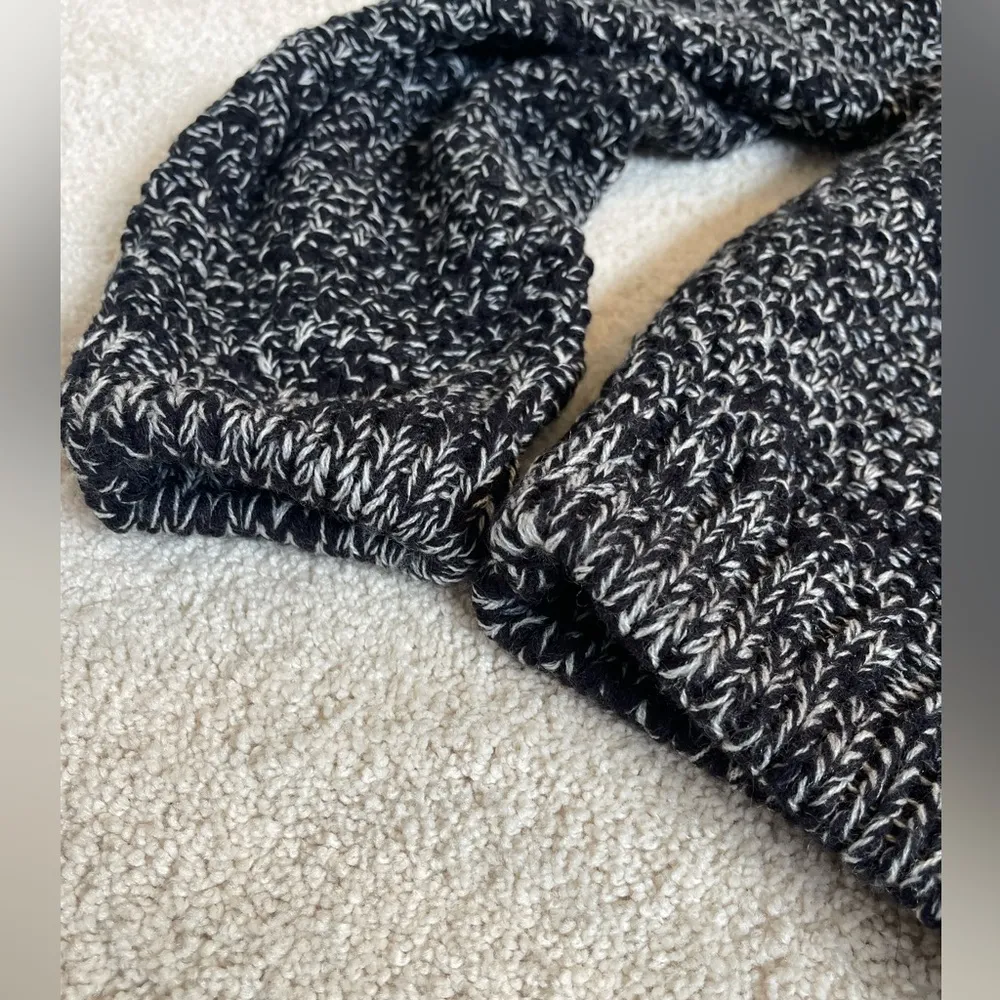 Marled black and white knit sweater.  Size Medium - Image 3