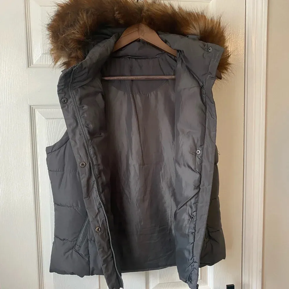 Marc NewYork Gray Quilted Puffer Vest with High Collar and Detachable Ho… - Image 3