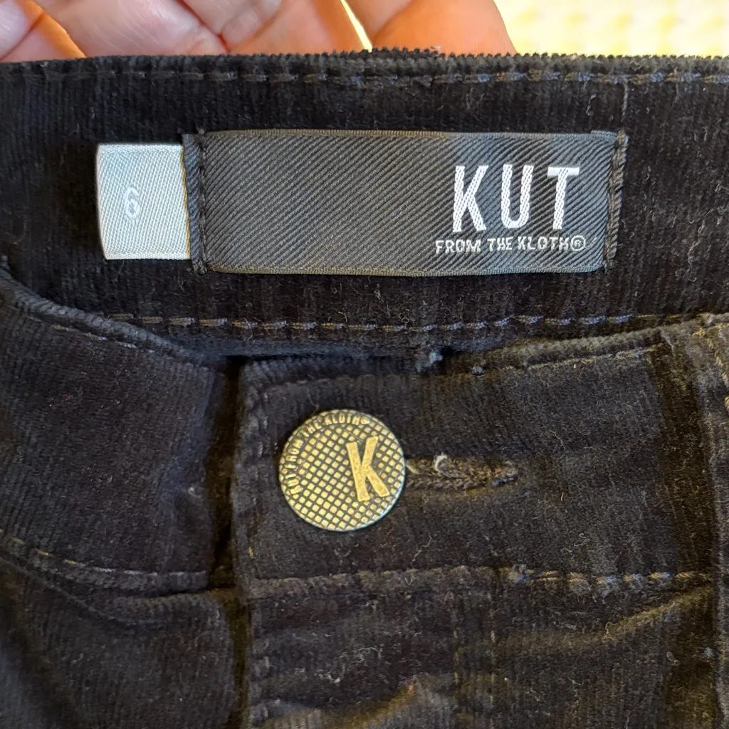 Kut from the Kloth Diana Size 6 Black Skinny Straight Corduroy Velvet Jeans - Image 3
