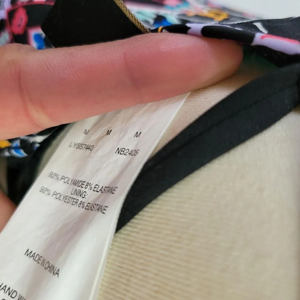 Laundry by Shelli Segal folk art halter one piece swimsuit size medium - Image 8