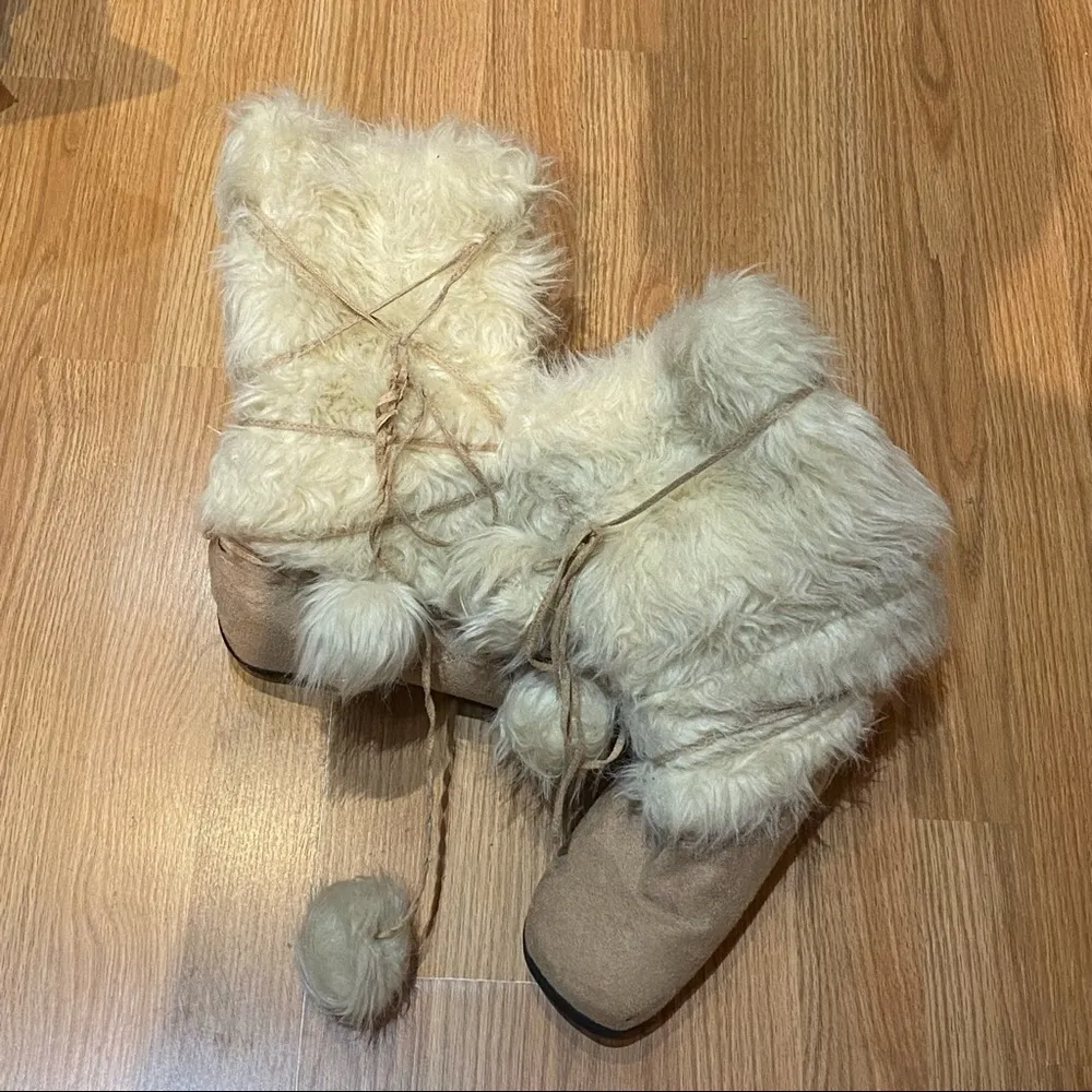 Fluffy boots Size 8.5 - Image 2