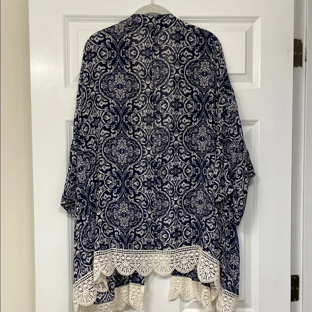 Xhilaration Blue and Cream Paisley Kimono - Image 7