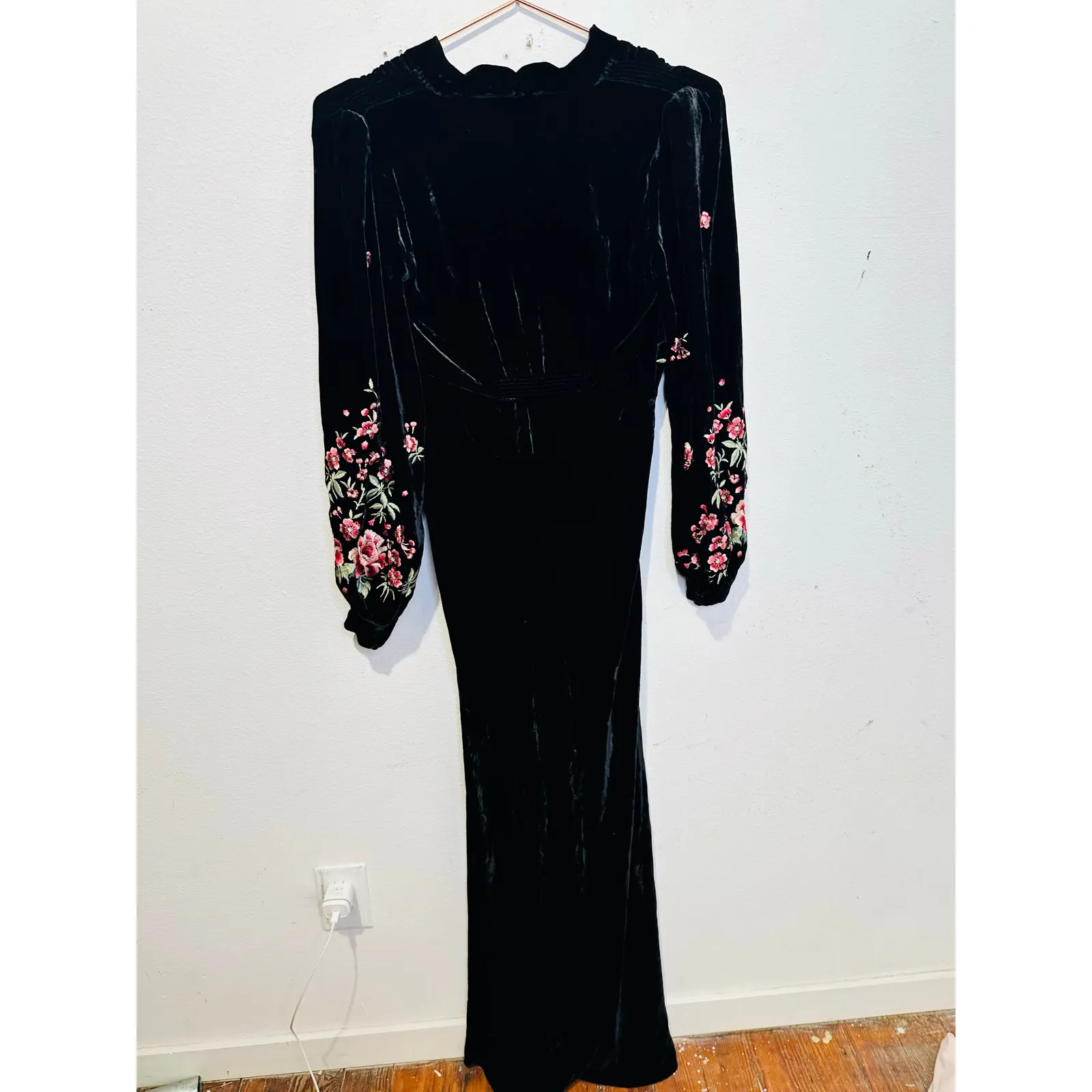 RIXO Black Floral Embroidered Velvet V - Image 3