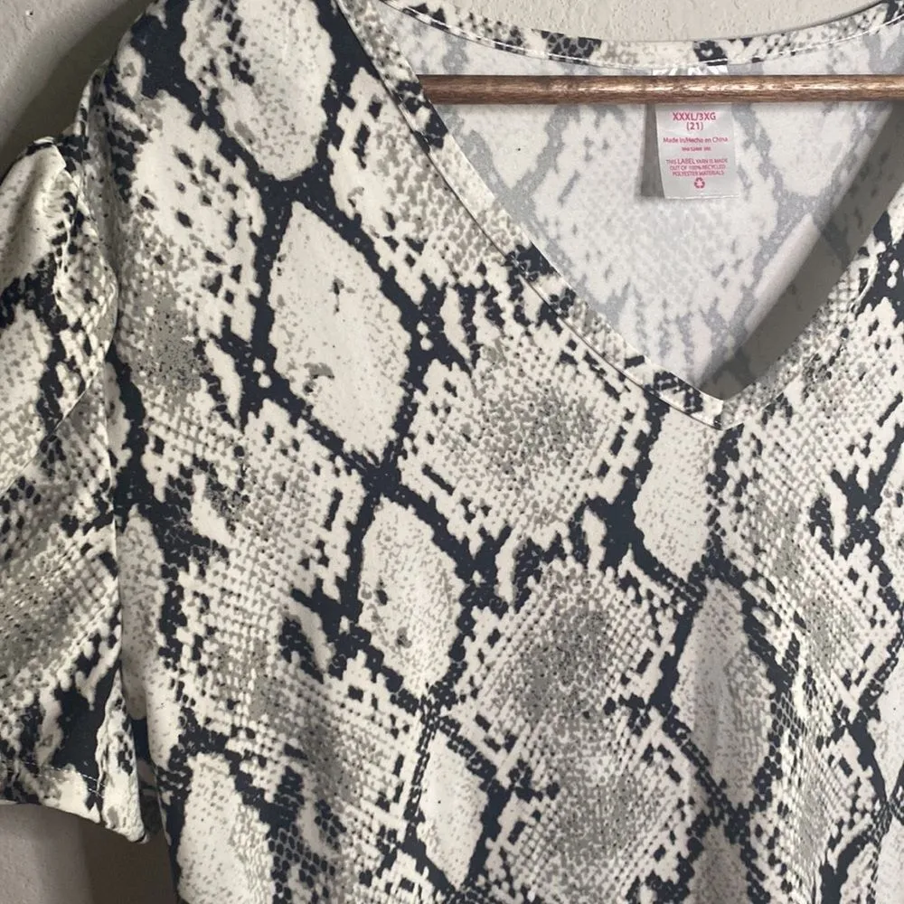 NWT Animal Snake print V neck Short Sleeve Bodysuit Junior’s XXXL  (21) - Image 6