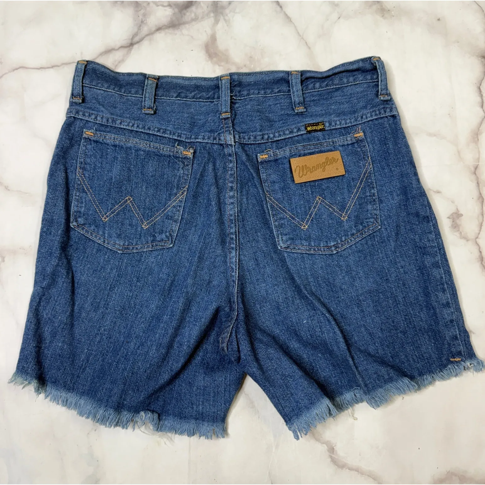 Vintage Wrangler Cut Off Shorts Size 34 Raw Hem Med Wash 4.5" inseam High Rise - Image 2